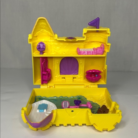 Polly Pocket Seashell Castle Playset – Compact Adventure Toy | Mattel - Picture 3 of 4